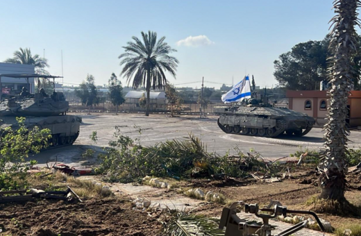 Ο ισραηλινός στρατός επιβεβαιώνει ότι κατέλαβε την παλαιστινιακή πλευρά του περάσματος στη Ράφα