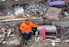 «Δεν μπορούσα να αφήσω το χέρι της»: Ο Μεσούτ, που έγινε σύμβολο του φονικού σεισμού στην Τουρκία, αφηγείται την ιστορία του