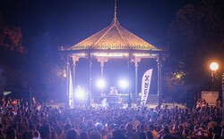 PHAEX: Το φεστιβάλ ηλεκτρονικής μουσικής που κάνει την Κέρκυρα να χορεύει, επιστρέφει