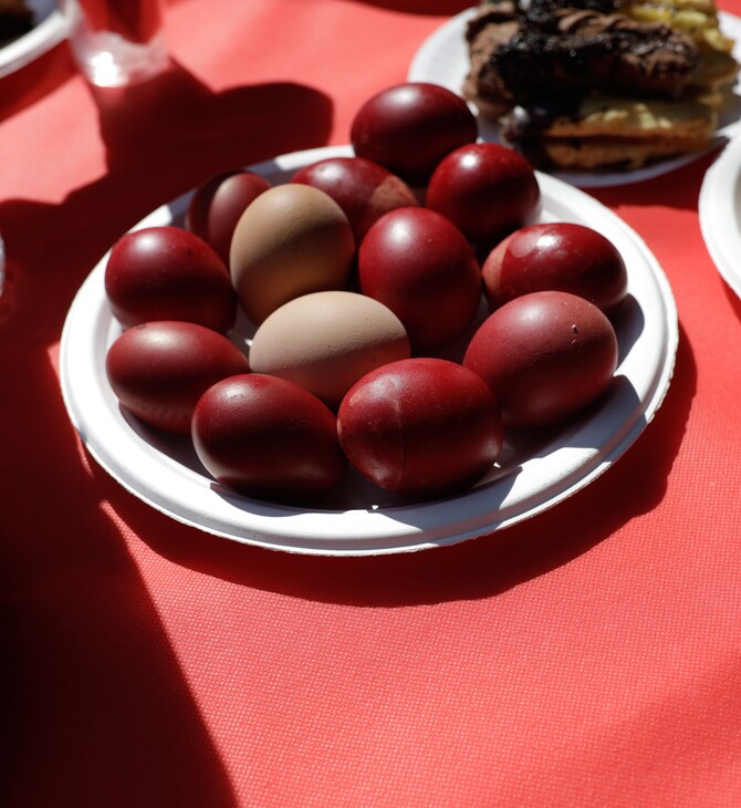 Πάσχα: Προσοχή σε κρέας και κόκκινα αυγά- Οι οδηγίες του ΕΟΔΥ