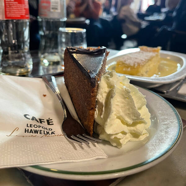 Το κέικ σοκολάτας της Βιέννης που προκάλεσε διαμάχη δεκαετιών