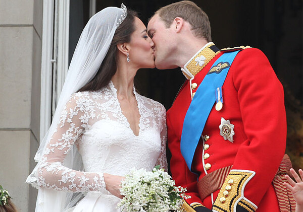 Επέτειος γάμου για πρίγκιπα Ουίλιαμ και Κέιτ Μίντλετον: Η γνωριμία, ο αρραβώνας, ο γάμος και η μάχη με τον καρκίνο