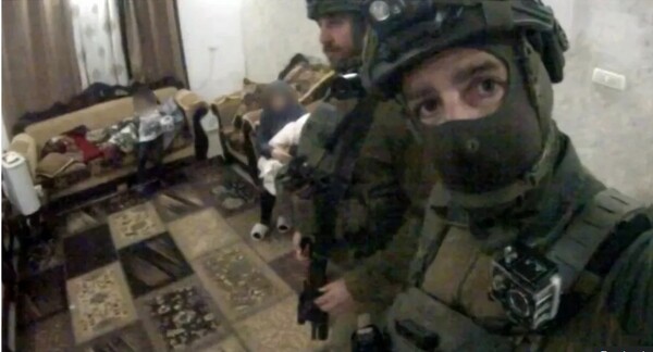 Ισραήλ: Στρατιώτες ανεβάζουν στο διαδίκτυο εικόνες Παλαιστινίων αιχμαλώτων